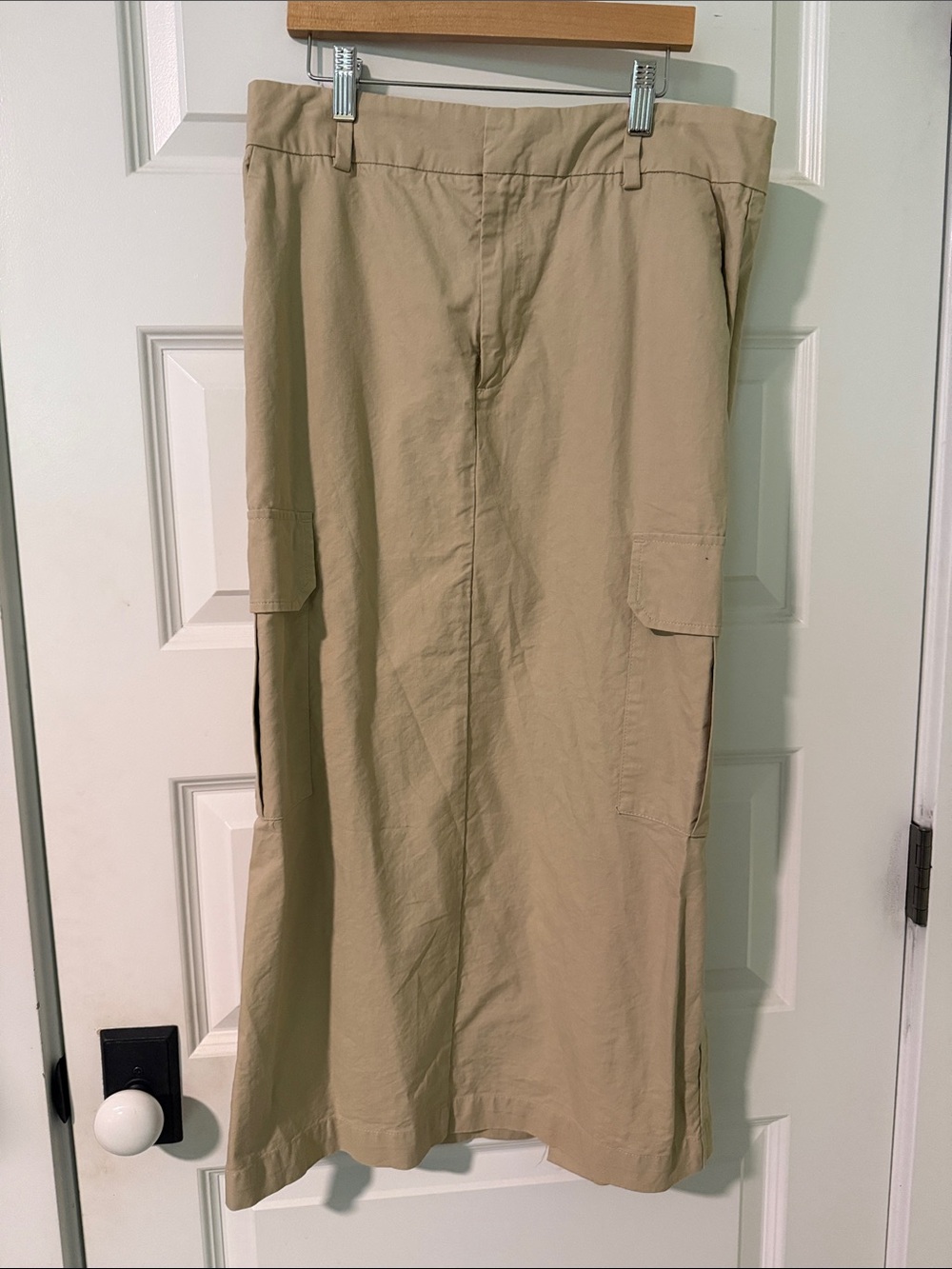 Women’s Khaki Cargo Midi Skirt with Utility Pockets